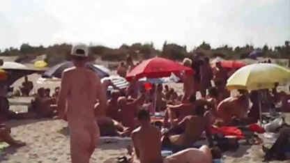 Lo studente esperto pornoitaliano completo succhiare il grosso cazzo di un contadino