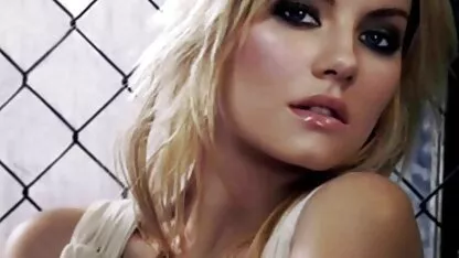 Masochista Magro film italiano completo porno inserire un covone di ortiche nella sua vagina