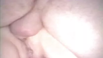 Bruna gioca con un fallo nel suo culo, film porno italiano completo dopo che ha ottenuto un pene maschio Elastico in là