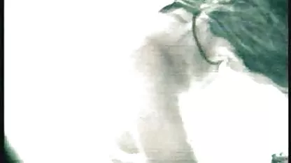 Bionda erotici italiani completi appassionata in una maschera fa un pompino a un uomo